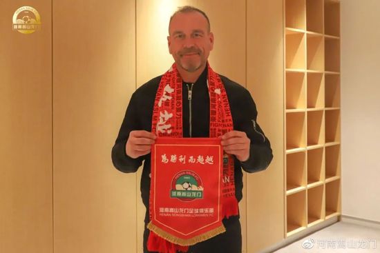 他将与滕哈赫及其教练团队在训练场进行交流。
